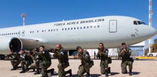 FAB intercepta helicóptero vindo da Venezuela com 240 kg de drogas