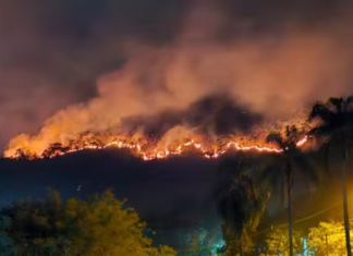Combate a incêndio na Serra do Mursa chega ao 3º dia; imagens mostram avanço do fogo