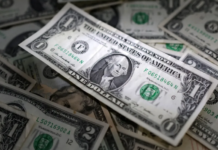 Dólar encerra outubro com alta de 6,10% a R$ 5,78; bolsa cai 1,58%