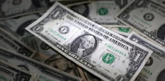 Dólar encerra outubro com alta de 6,10% a R$ 5,78; bolsa cai 1,58%