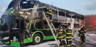 Ônibus pega fogo na Rodovia dos Bandeirantes em Jundiaí
