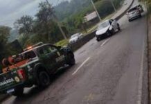 Motorista perde o controle e colide com mureta de concreto na Av. Antônio Pincinato, em Jundiaí