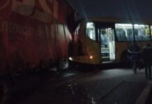 Acidente entre carreta e ônibus deixa três feridos e interdita trecho da Rodovia Dom Gabriel, em Jundiaí