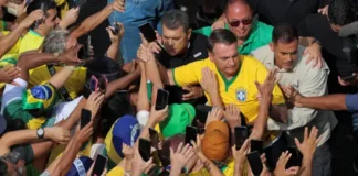 Bolsonaro lidera manifestação com o lema “Justiça já” em São Paulo