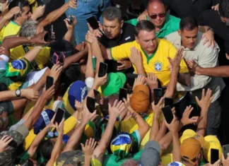 Bolsonaro lidera manifestação com o lema “Justiça já” em São Paulo