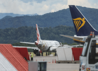 Tragédia em aeroporto na Itália: homem morre ao ser sugado por motor de avião em Bérgamo