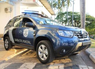 Mulher joga carro contra viatura da GCM para pedir socorro após ser ameaçada pelo companheiro em Jarinu