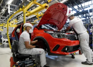 Produção e venda de veículos caem em junho, mas semestre é positivo