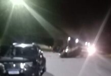 Carro capota após colisão na Marginal do Rio Jundiaí, em Várzea Paulista