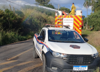 Bombeiros combatem incêndio em vegetação na Estrada Duílio Sai, em Itupeva