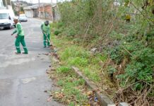 Equipe de Serviços Urbanos realiza limpeza de sarjetas após chuva forte em Campo Limpo Paulista