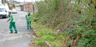 Equipe de Serviços Urbanos realiza limpeza de sarjetas após chuva forte em Campo Limpo Paulista