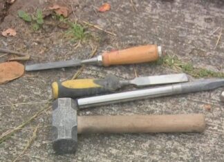 A Guarda Municipal prendeu dois homens suspeitos de furtar as peças de um carro, por volta das 9h desta sexta-feira (18), no Jardim Florida, em Jundiaí (SP).