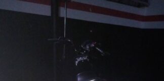 ROMU flagra motociclistas fazendo “grau” em Campo Limpo Paulista; jovem de 20 anos é detido com moto adulterada