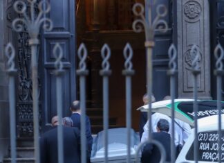 Despedida a Preta Gil reúne fãs e familiares no Theatro Municipal do Rio de Janeiro