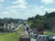 Carreta carregada de chocolate Tody tomba na Rodovia Dom Gabriel em Cabreúva