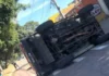 Carro capota após colisão na Avenida Samuel Martins em Jundiaí
