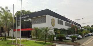 Policial penal é preso suspeito de quebrar copo no rosto da companheira após discussão em bar