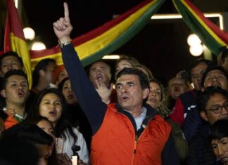 Paz e Tuto derrotam esquerda na Bolívia e disputarão 2° turno