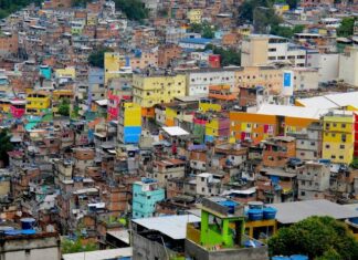 Brasil lidera América Latina em população sob domínio de facções: 26% vivem nessas áreas