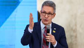 Zema volta a dizer que a direita sofre perseguição do STF e defende anistia em favor de Bolsonaro