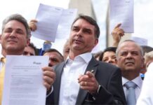 Oposição consegue assinaturas para pedir impeachment de Alexandre de Moraes após prisão domiciliar de Bolsonaro