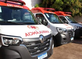 Veículo cai no Rio Jundiaí em Várzea Paulista; motorista é resgatado com ferimentos leves