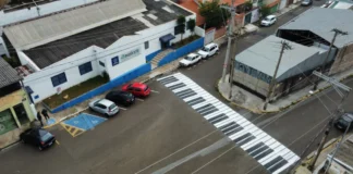 Passo que encanta: faixa de pedestres vira piano gigante em Várzea Paulista