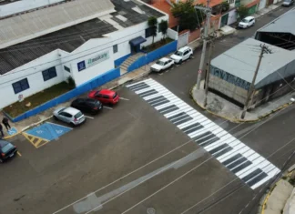 Passo que encanta: faixa de pedestres vira piano gigante em Várzea Paulista