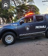 Carro colide com poste de energia elétrica em Várzea Paulista