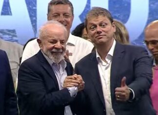 Pesquisa aponta empate técnico entre Lula e Tarcísio em eventual 2º turno presidencial