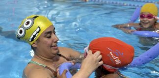 Itupeva: Crianças do CRAS Hortênsias iniciam curso de natação em parceria com academia local