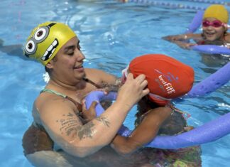 Itupeva: Crianças do CRAS Hortênsias iniciam curso de natação em parceria com academia local