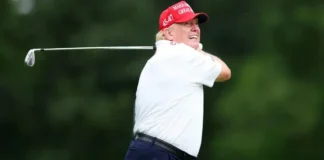 Donald Trump é visto vivo e jogando golfe após rumores de sua morte