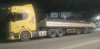 Dupla é presa suspeita de roubar caminhão e manter motorista refém em Campo Limpo Paulista