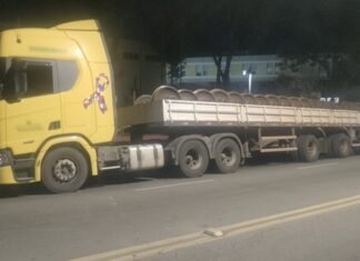 Dupla é presa suspeita de roubar caminhão e manter motorista refém em Campo Limpo Paulista