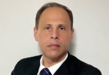 Ex-assessor do TSE entrega série de documentos para embasar denúncias contra Alexandre de Moraes