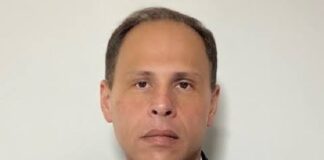 Ex-assessor do TSE entrega série de documentos para embasar denúncias contra Alexandre de Moraes