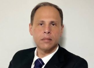 Ex-assessor do TSE entrega série de documentos para embasar denúncias contra Alexandre de Moraes