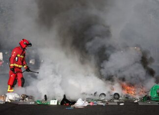 ‘Vamos bloquear tudo’: França tem dia de protestos e greve contra nomeação de novo premiê centrista