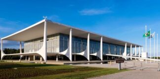 Homem tenta invadir Palácio do Planalto e leva dois tiros de borracha