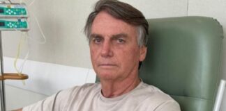 Bolsonaro é diagnosticado com anemia e pneumonia após passar por exames, diz boletim