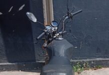 Motocicleta com placa artesanal é apreendida pela Guarda Municipal em Botujuru